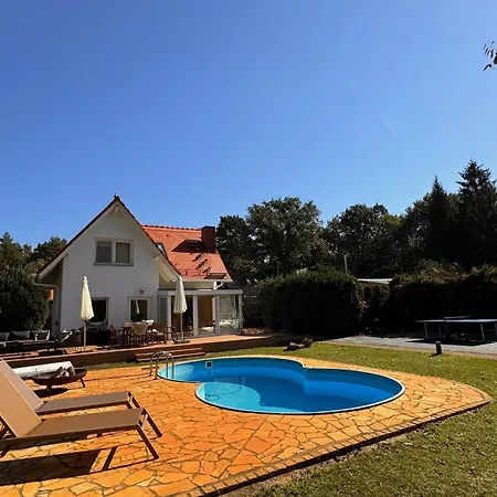 Familien-oase Mit Pool, Halfpipe & Badesee *