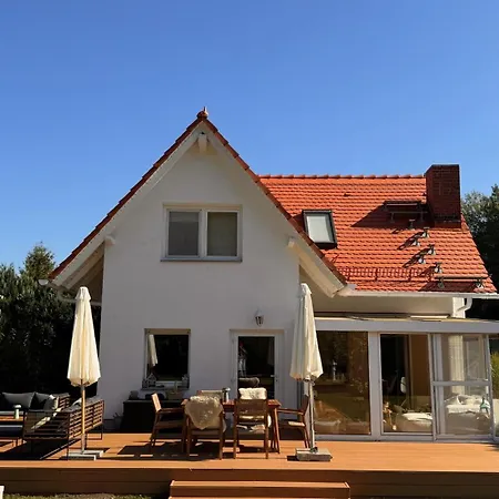 Familien-oase Mit Pool, Halfpipe & Badesee