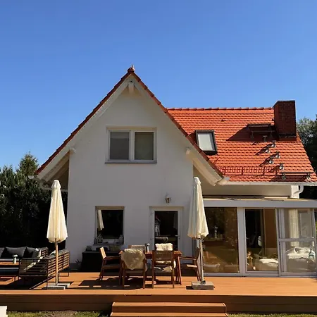 Familien-oase Mit Pool, Halfpipe & Badesee