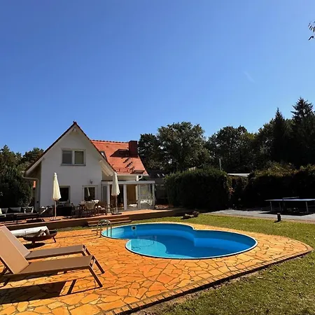 Familien-oase Mit Pool, Halfpipe & Badesee Kemberg