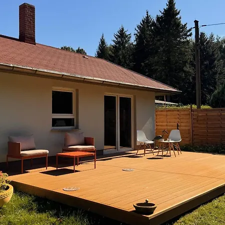 Familien-oase Mit Pool, Halfpipe & Badesee