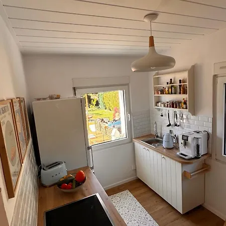 Familien-oase Mit Pool, Halfpipe & Badesee
