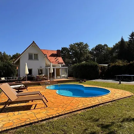 Familien-oase Mit Pool, Halfpipe & Badesee Kemberg